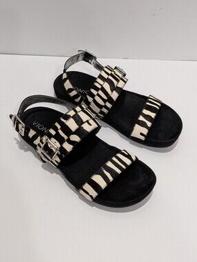 Vionic Women'Samar women's sandals in a zebra print pattern featuring adjustable